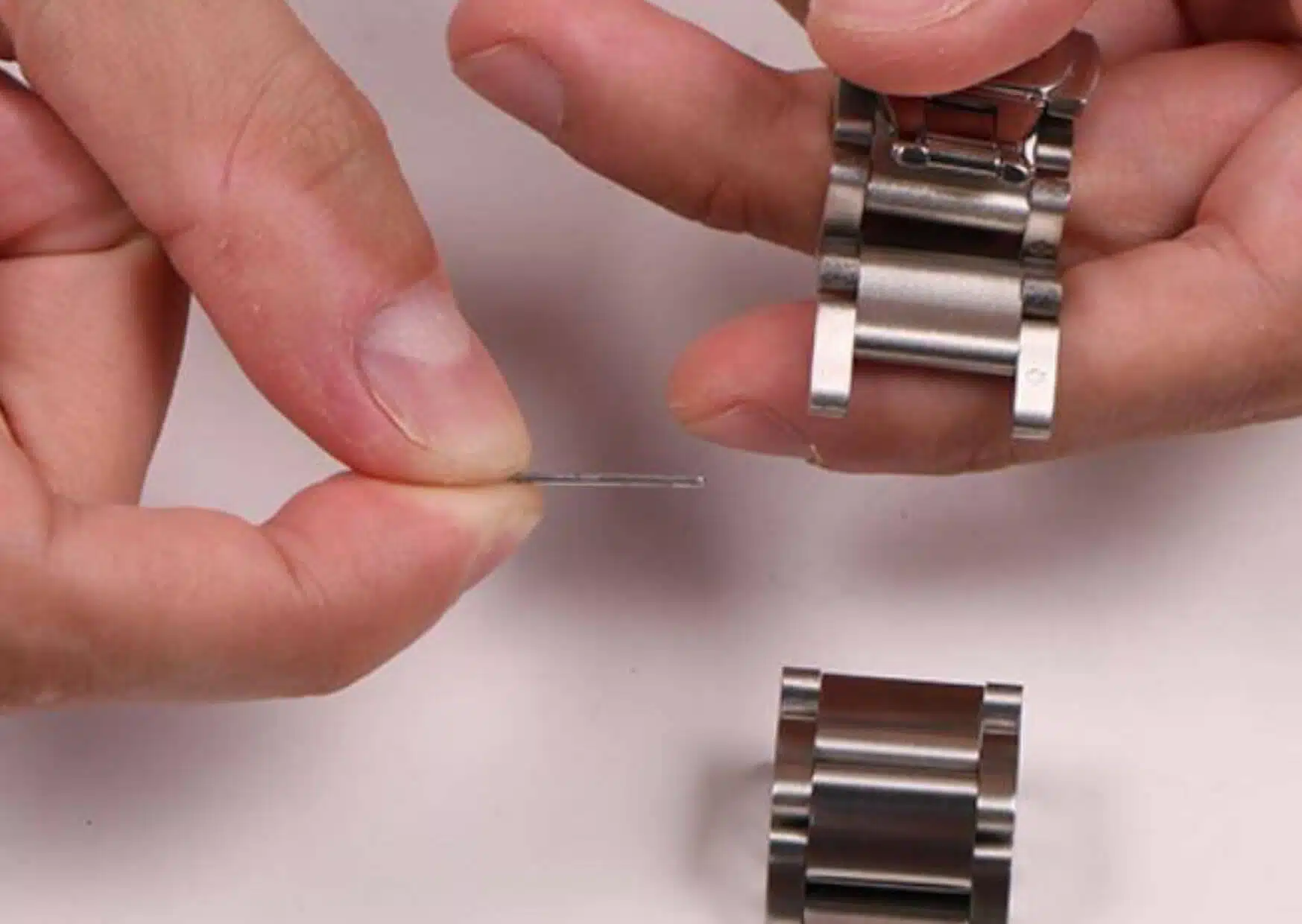 How to adjust a watch strap