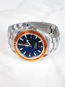 Omega Seamaster Planet Ocean 600m 2208.50.00 45mm, black dial, orange bezel, stainless steel bracelet